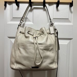Coach M1381-F27002 Avery DrawstringBucket Bag in Pearl Pebbled Leather in EUC